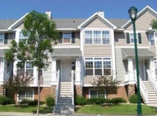 2805 Arona St, Roseville, MN 55113