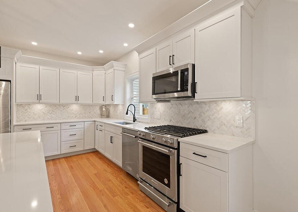 28 Line Rd Wakefield MA Zillow