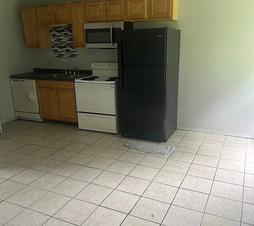 121 Iever St #5