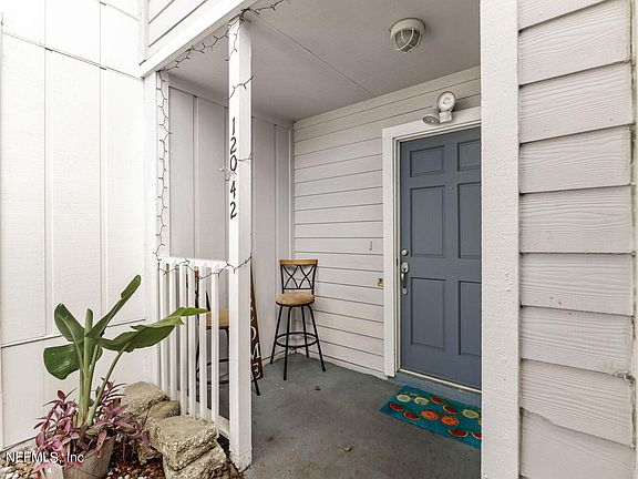 4th image of 12042 COBBLEWOOD Lane N