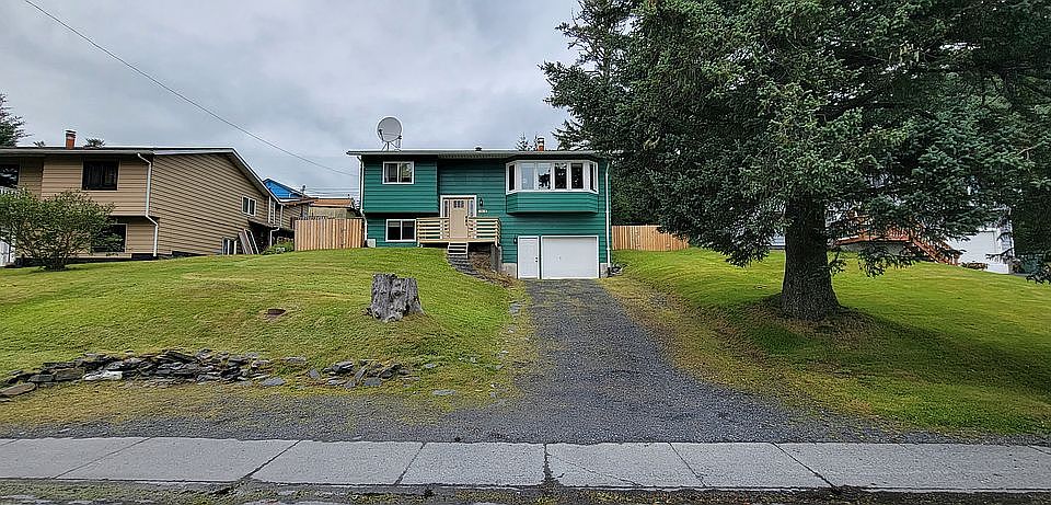 1st image of 1319 Larch St