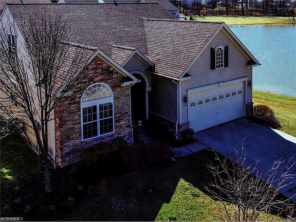 3rd image of 210 Hidden Lake Ln