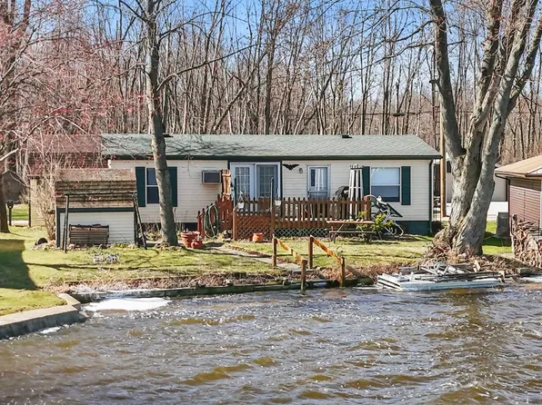 56 W Waldron Lake Dr, Wawaka, IN 46794