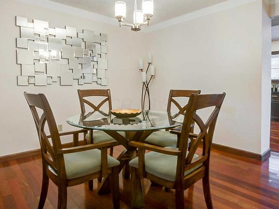5th image of 3423 Woodview Pl