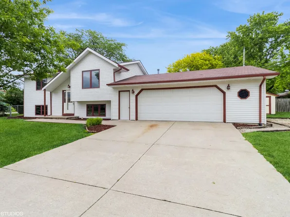 907 Linn St, Story City, IA 50248