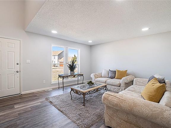 4th image of 4015 E 18th Pl