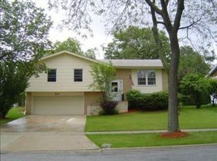 211 Williams Dr, Schaumburg, IL