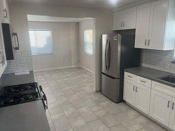 2nd image of 1168 Oak Ave