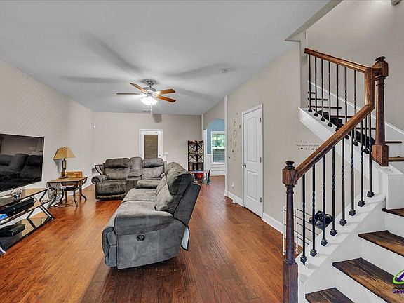 3rd image of 3858 Fortson Ln