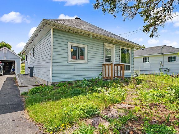 2nd image of 7 Maple St