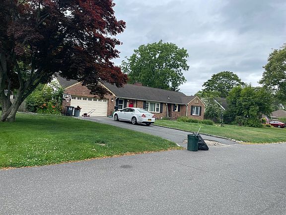 3rd image of 12 Woodland St