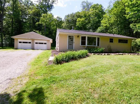 10894 Henning Dr, Chardon, OH 44024