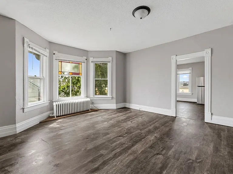 1313 Avon St — Photo 3