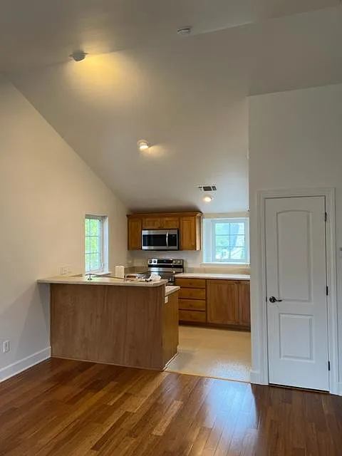 1 bed, 640 sqft, $1,550 — Photo 4