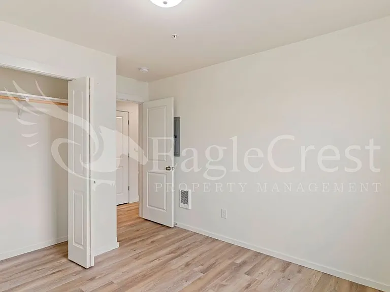 942 NE Spitzenburg St — Photo 16