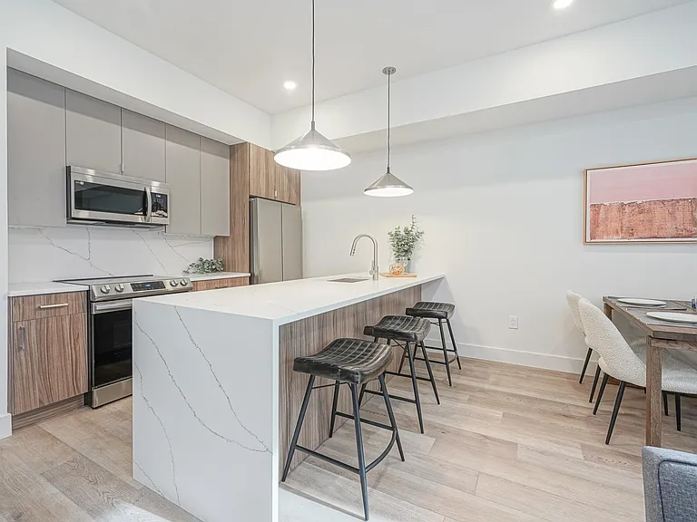 209 Vine — Photo 21