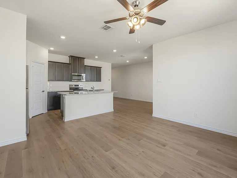 752 Thorn Creek Dr — Photo 4