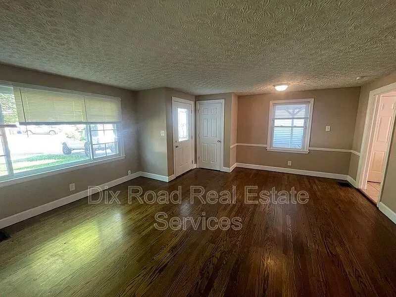 3 bed, 1.0 bath, 1168 sqft, $1,495 — Photo 4