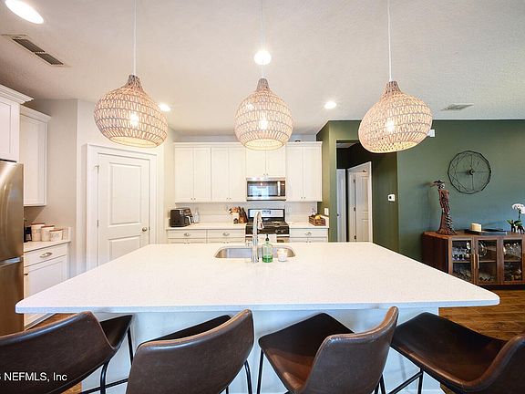 5th image of 110 Cottage Green Pl