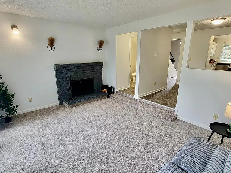Sumner Square & Rainier View — Photo 26