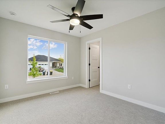 5th image of 4243 Barbaro Ave