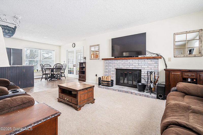 4th image of 11 Montgomery Way