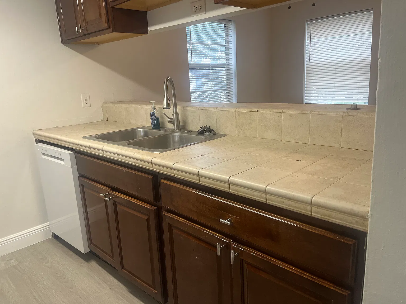 2 bed, 1.5 bath, 864 sqft, $1,695 — Photo 3