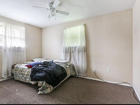 5th image of 4744 Maid Marian St