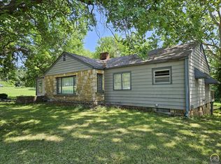 435 NW 35th St, Topeka, KS 66617