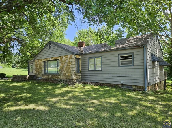 435 NW 35th St, Topeka, KS 66617