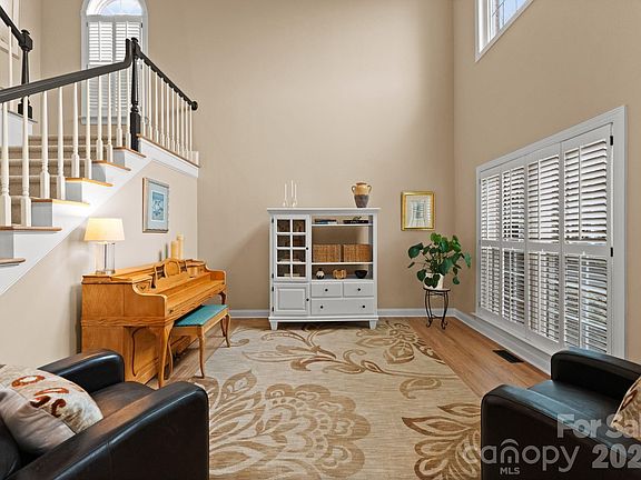 5th image of 10012 Paradise Ridge Rd