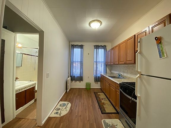 2nd image of 32-48 42nd St #1R