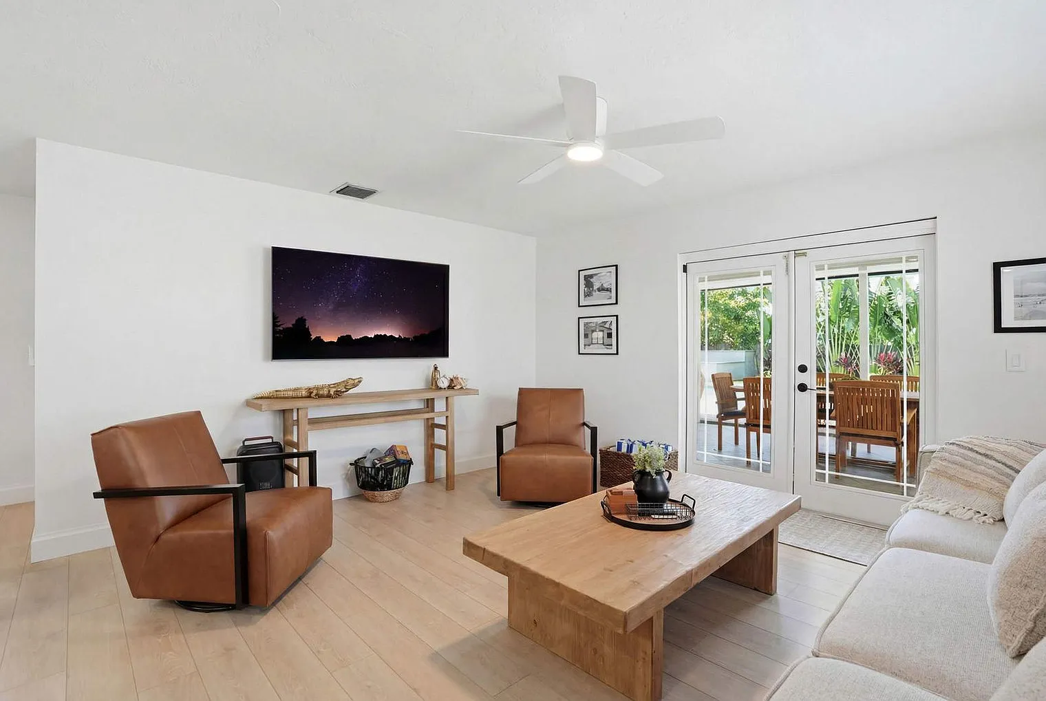 3 bed, 2.0 bath, 1420 sqft, $7,309 — Photo 1