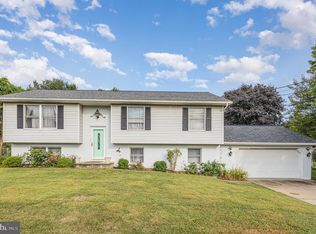 155 Schoolhouse Rd, Palmyra, PA 17078