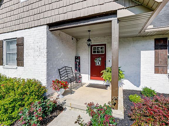 4th image of 1860 Terrace Dr