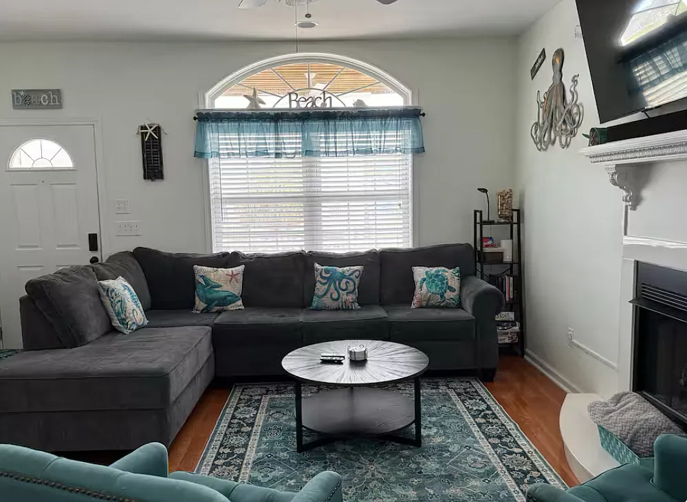 5 bed, 3.5 bath, 2250 sqft, $2,900 — Photo 4