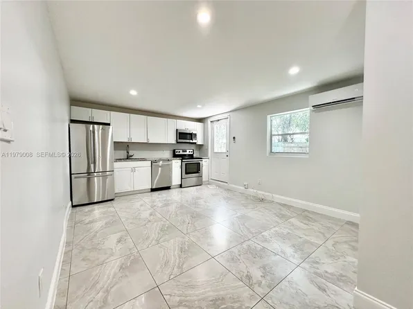 1279 NE 40th Pl #3, Fort Lauderdale, FL 33334