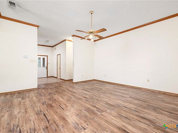 3rd image of 233 Hilltop Dr