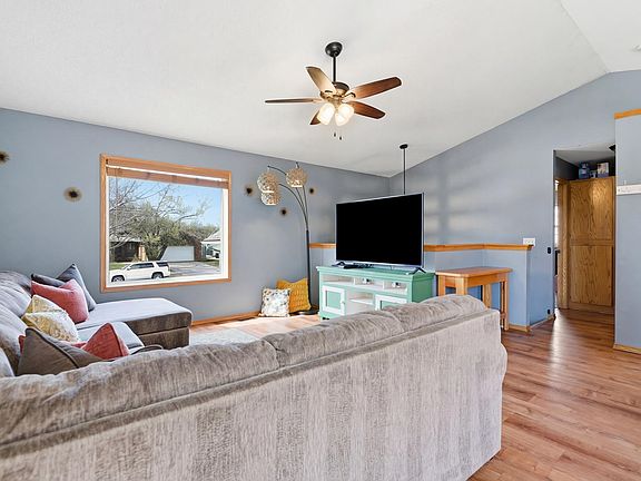 5th image of 4044 Farmstead St