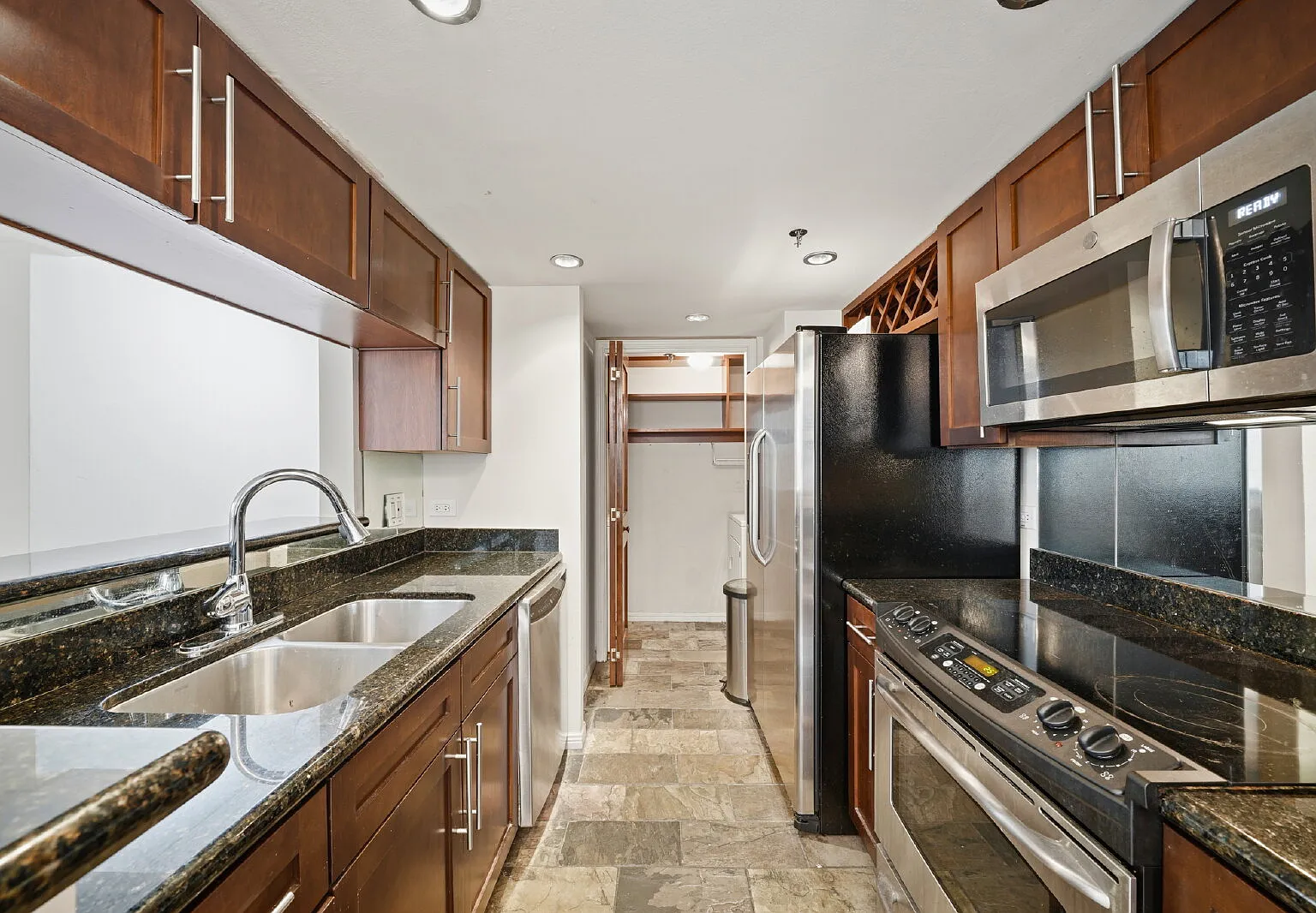 2 bed, 2.0 bath, 834 sqft, $1,925 — Photo 1