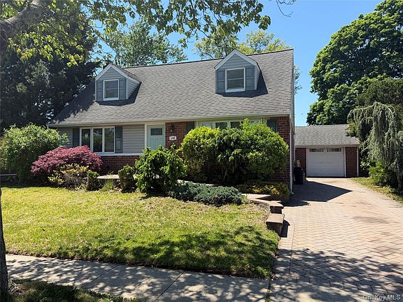 2nd image of 140 Wickshire Drive
