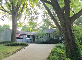 7807 Canterbury St, Prairie Village, KS 66208