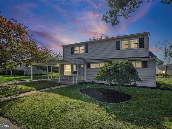 2nd image of 1011 Somerset Dr
