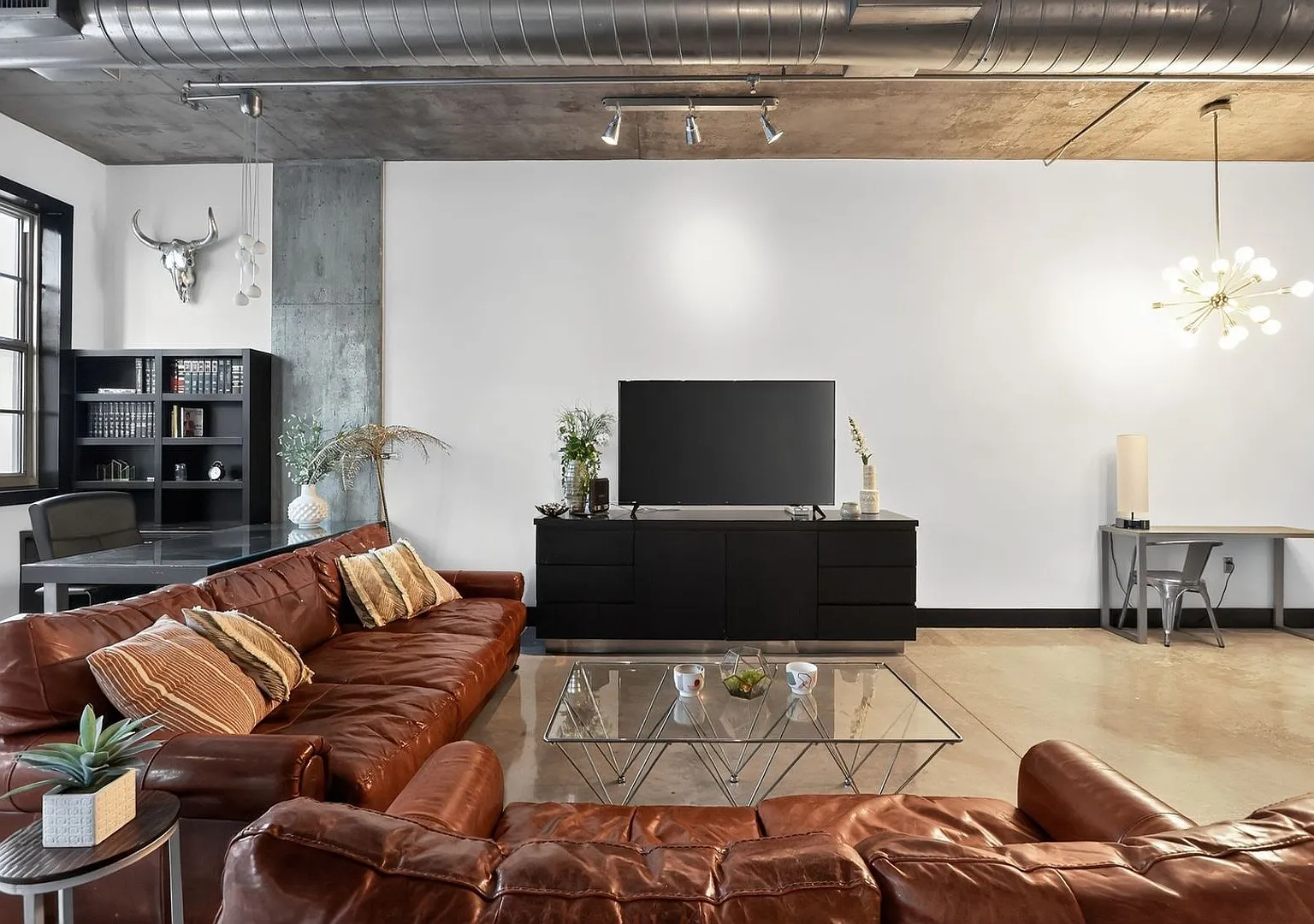 Modern 1BR Loft in Flagler Village — Photo 3