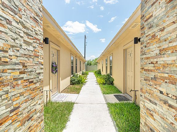 2nd image of 1209 Upas Dr