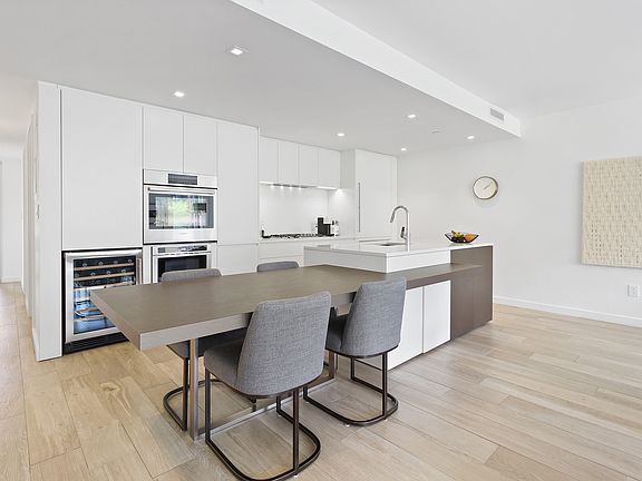 4th image of 136 W Houston St #4