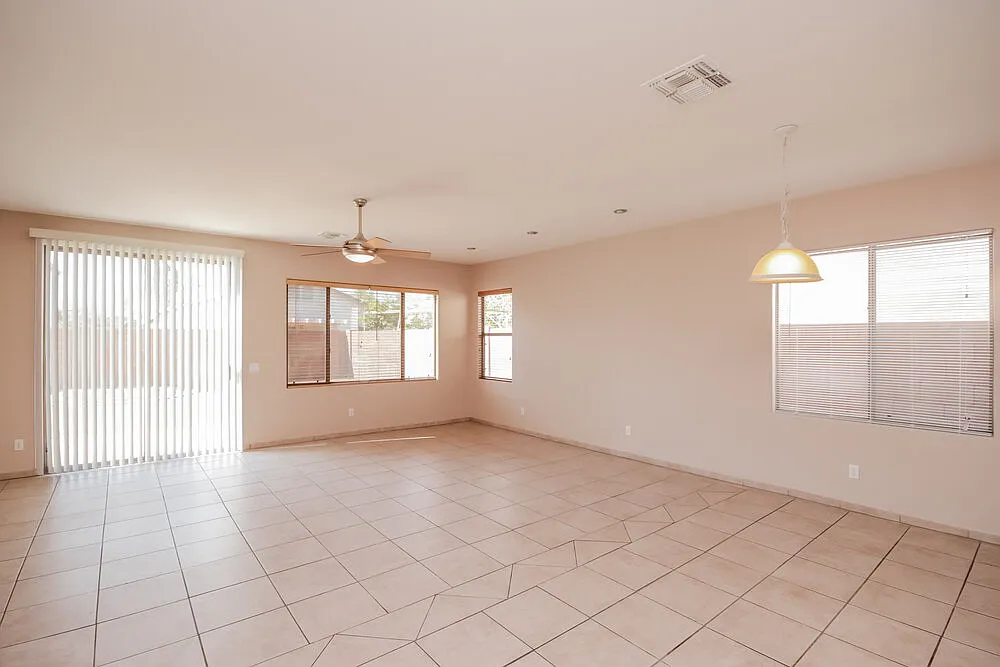 4 bed, 2.0 bath, 2071 sqft, $2,255 — Photo 2
