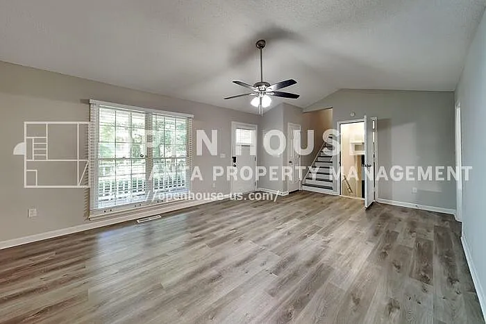 4 bed, 2.0 bath, 1960 sqft, $2,045 — Photo 3