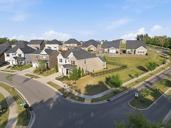 3rd image of 100 Lavender Rd