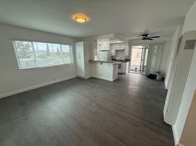 1071 Junipero Ave, Long Beach, CA